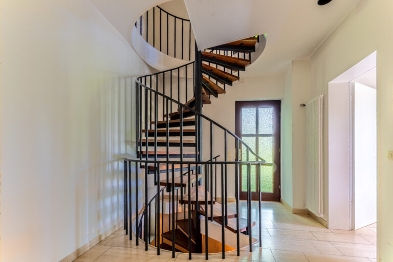 Wendeltreppe zum Obergeschoss (EG)