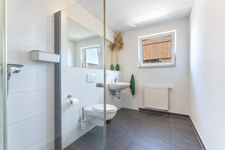 Beispielbild: Badezimmer. Wohnung 2 im 1. OG rechts