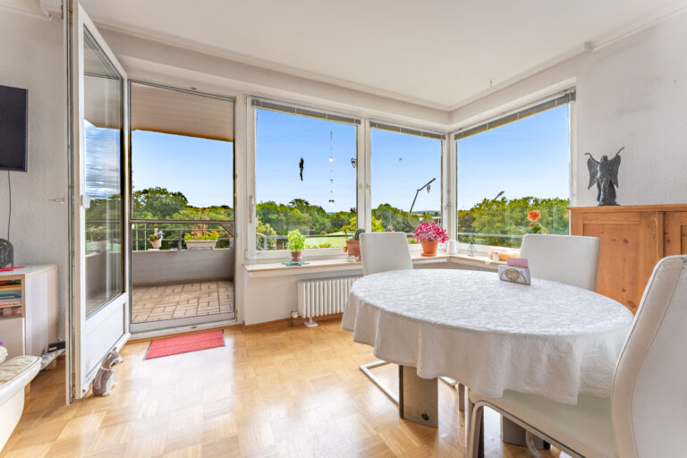 Essbereich mit Zugang zum Südost-Balkon