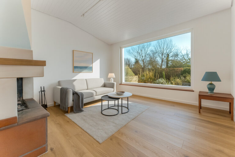 Kaminzimmer. AI-Simulation