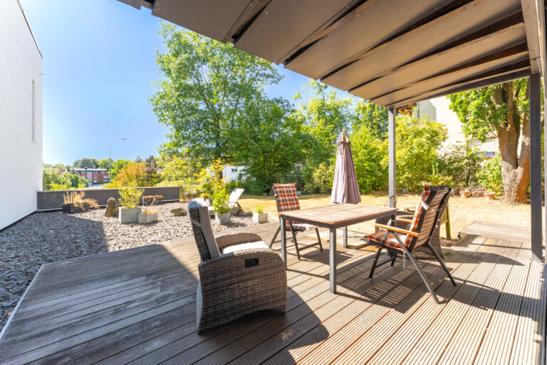 Terrasse mit Gartenzugang