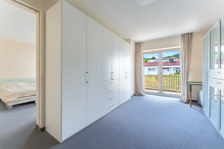 Umkleidezimmer am Hauptschlafzimmer