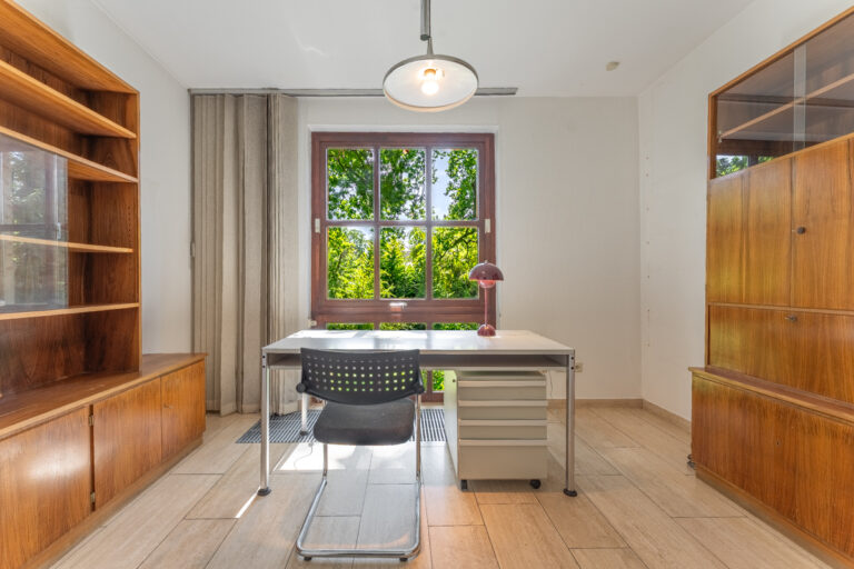 Arbeitszimmer (EG)