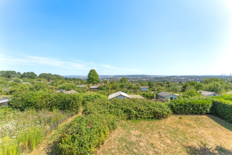 Fernblick von der Terrasse im 1. OG links