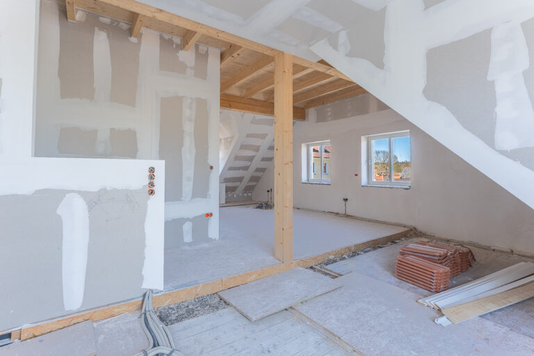 Blick von der Küche zum Wohnbereich